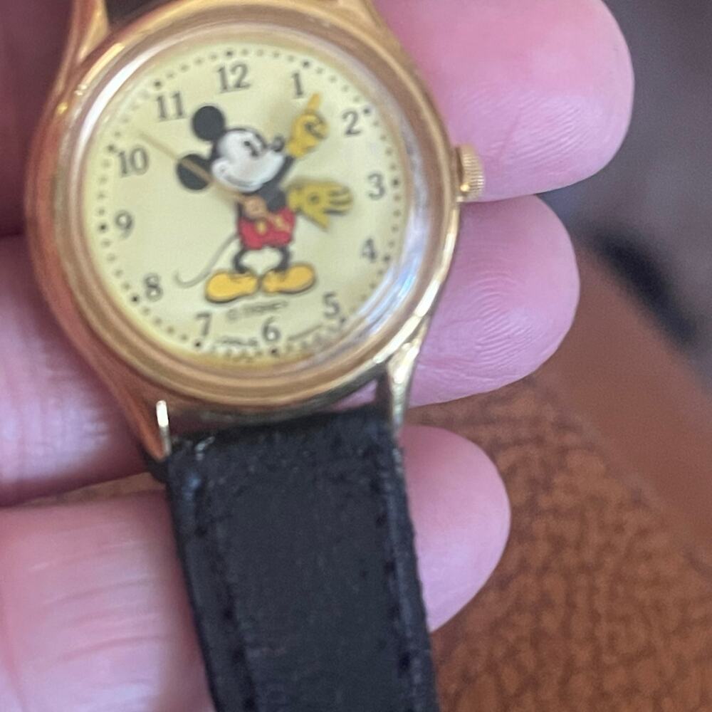 Vintage Disney Mickey Mouse watch Lorus